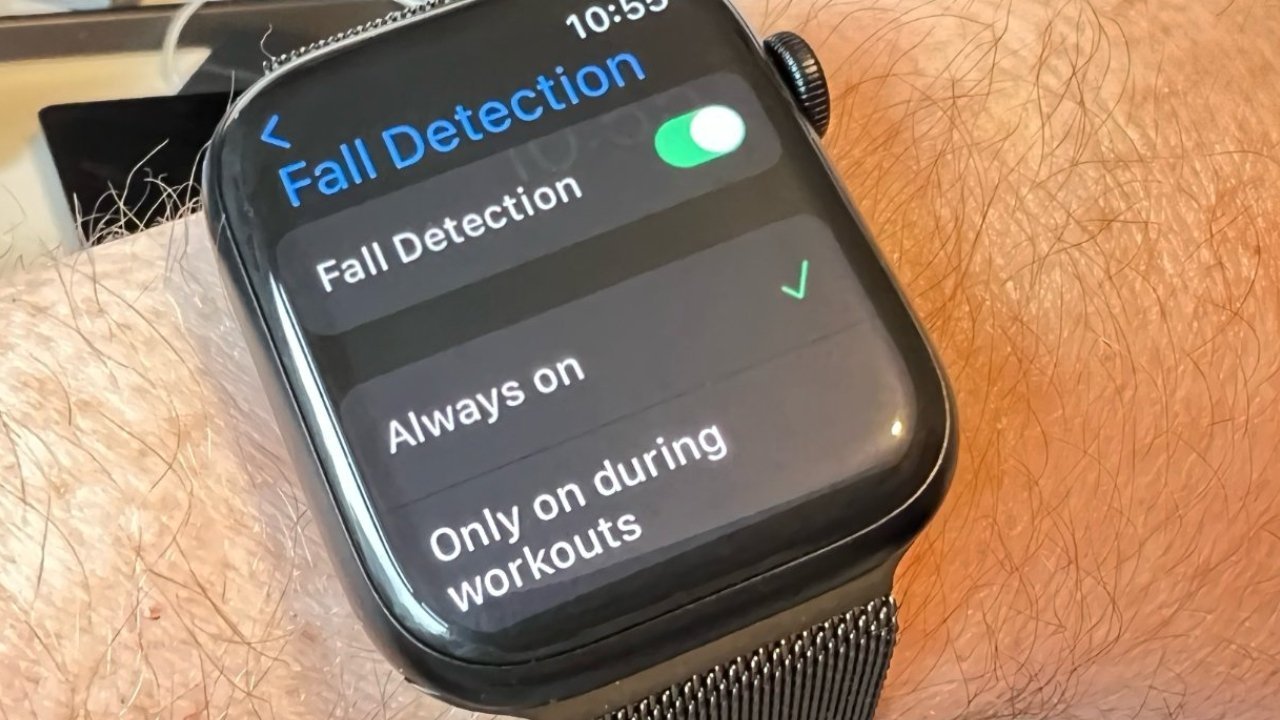 Apple Watch Fall Detection saves hiker after fall in the forest