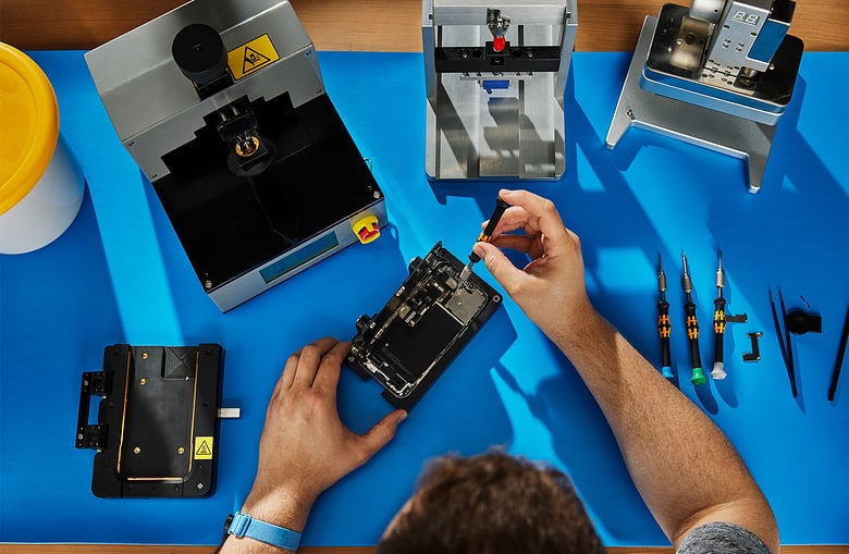 Your iPhone will soon work better with third-party displays and batteries