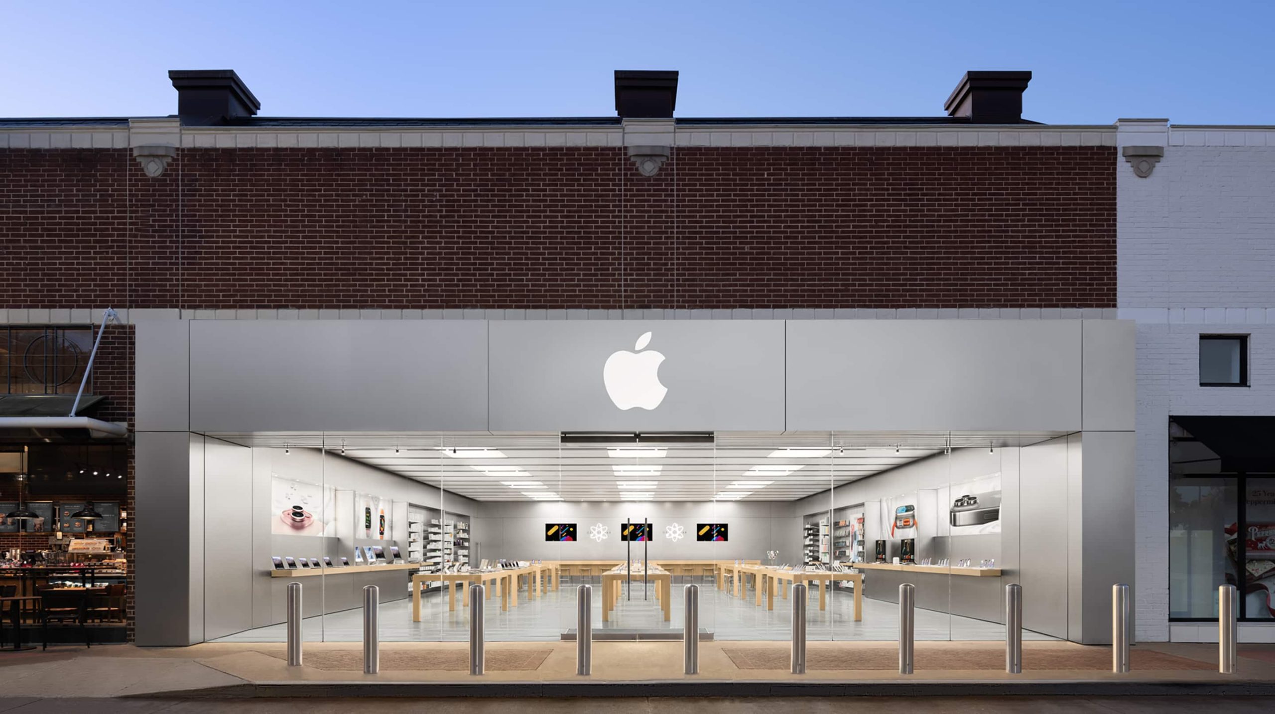 Apple Store Moving Soon at University Park Village in Fort Worth, Texas