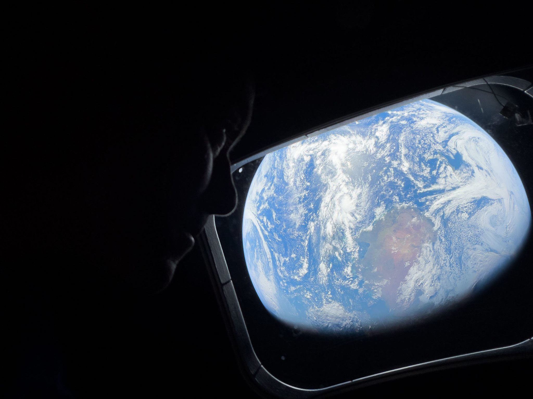 NASA Shares Photos Shot on iPhone 17 Pro Max During Artemis II Mission to the Moon